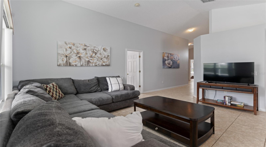DAVENPORT, Florida 33837, 4 Bedrooms Bedrooms, ,3 BathroomsBathrooms,Residential,For Sale,KIMBERLY POINT,0,MFRO6249204