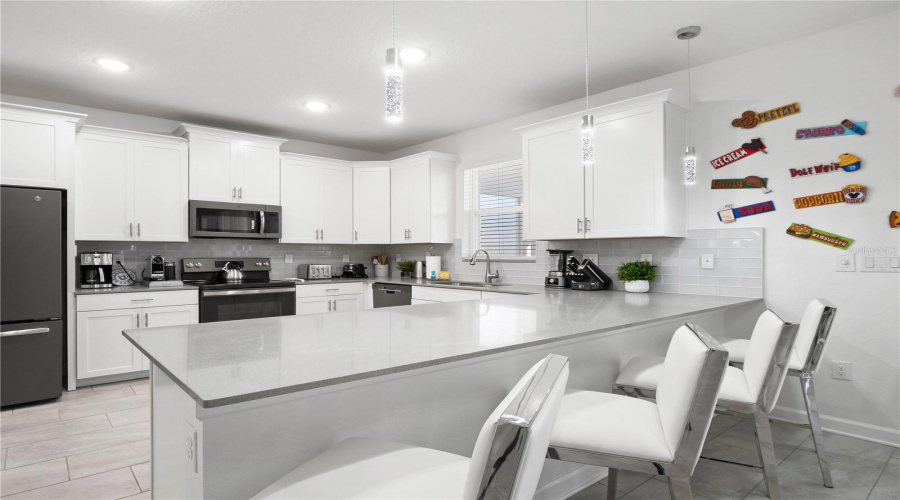 DAVENPORT, Florida 33896, 6 Bedrooms Bedrooms, ,6 BathroomsBathrooms,Residential,For Sale,PEBBLE BEACH,0,MFRS5130681