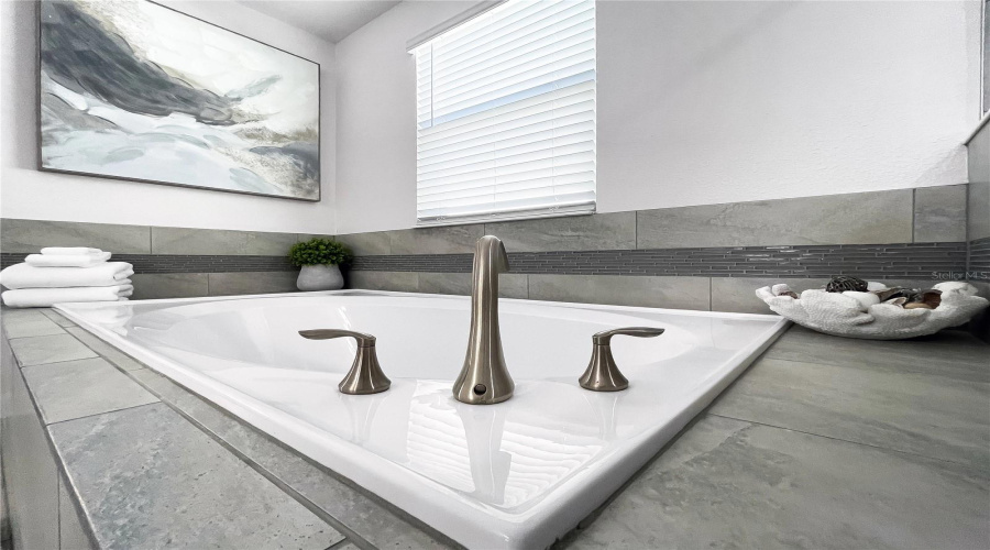 DAVENPORT, Florida 33896, 6 Bedrooms Bedrooms, ,6 BathroomsBathrooms,Residential,For Sale,PEBBLE BEACH,0,MFRS5130681