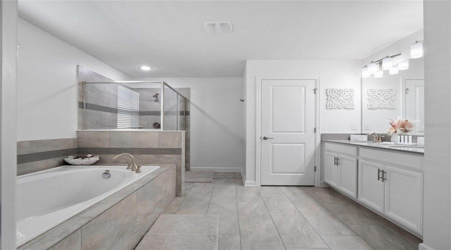 DAVENPORT, Florida 33896, 6 Bedrooms Bedrooms, ,6 BathroomsBathrooms,Residential,For Sale,PEBBLE BEACH,0,MFRS5130681