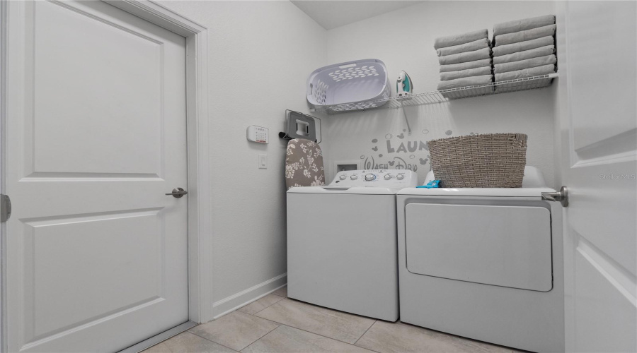 DAVENPORT, Florida 33896, 6 Bedrooms Bedrooms, ,6 BathroomsBathrooms,Residential,For Sale,PEBBLE BEACH,0,MFRS5130681