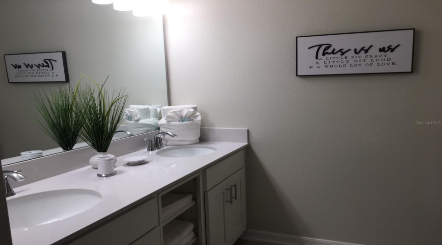 KISSIMMEE, Florida 34746, 2 Bedrooms Bedrooms, ,2 BathroomsBathrooms,Residential,For Sale,PARADOX,0,MFRO6196592