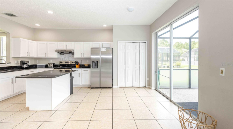 KISSIMMEE, Florida 34746, 8 Bedrooms Bedrooms, ,4 BathroomsBathrooms,Residential,For Sale,BAREFOOT BEACH,0,MFRO6325963