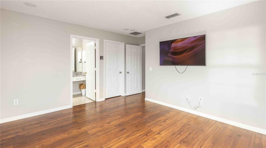 KISSIMMEE, Florida 34746, 8 Bedrooms Bedrooms, ,4 BathroomsBathrooms,Residential,For Sale,BAREFOOT BEACH,0,MFRO6325963