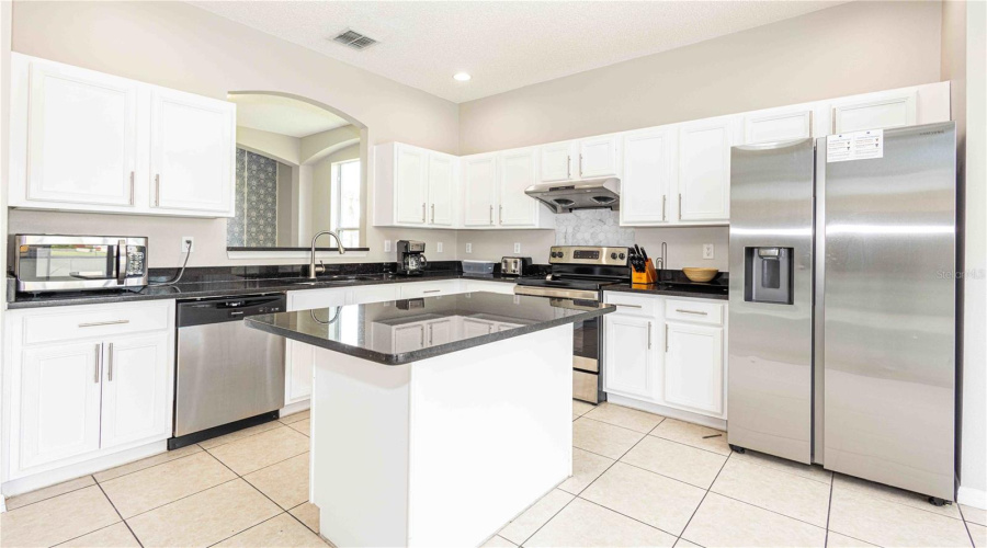 KISSIMMEE, Florida 34746, 8 Bedrooms Bedrooms, ,4 BathroomsBathrooms,Residential,For Sale,BAREFOOT BEACH,0,MFRO6325963