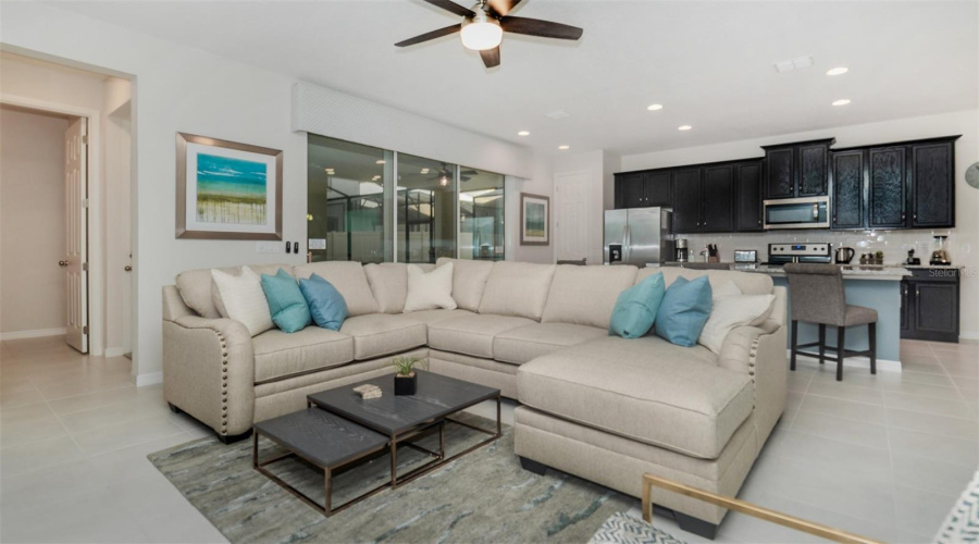 KISSIMMEE, Florida 34747, 4 Bedrooms Bedrooms, ,3 BathroomsBathrooms,Residential,For Sale,PELICAN COVE,0,MFRO6326462