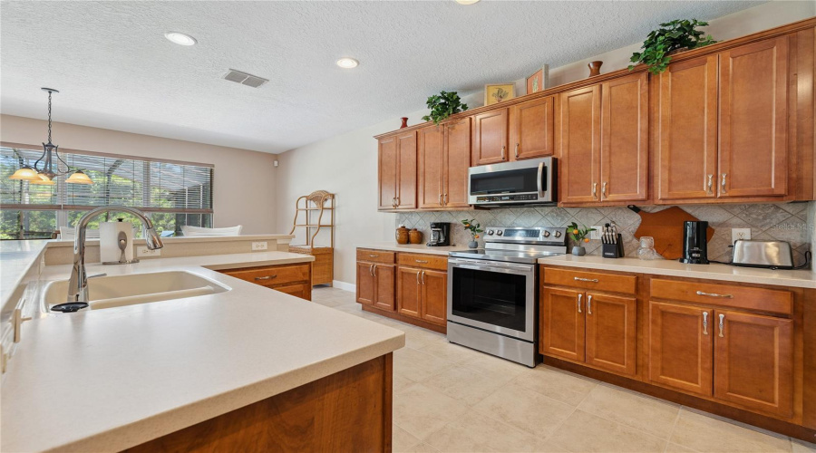 DAVENPORT, Florida 33837, 5 Bedrooms Bedrooms, ,5 BathroomsBathrooms,Residential,For Sale,TIGER LILY,0,MFRS5130724