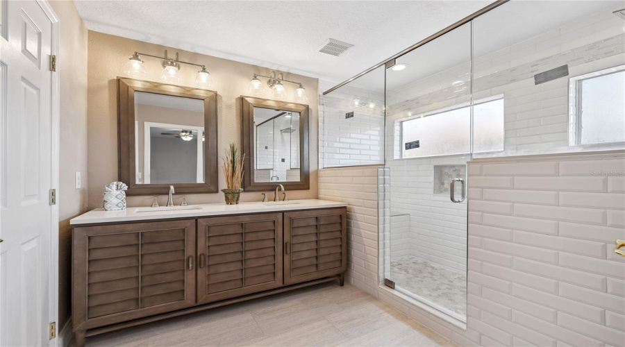 DAVENPORT, Florida 33837, 5 Bedrooms Bedrooms, ,5 BathroomsBathrooms,Residential,For Sale,TIGER LILY,0,MFRS5130724