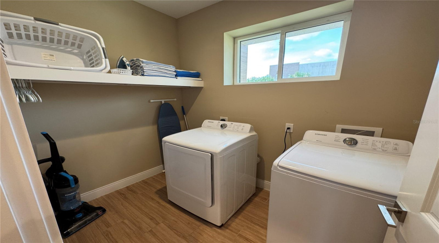 KISSIMMEE, Florida 34747, 3 Bedrooms Bedrooms, ,3 BathroomsBathrooms,Residential,For Sale,BROOKLYN DR,0,MFRG5099330