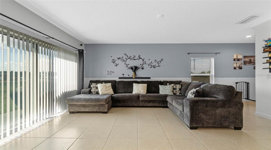 DAVENPORT, Florida 33837, 4 Bedrooms Bedrooms, ,2 BathroomsBathrooms,Residential,For Sale,ANNA,0,MFRO6275465