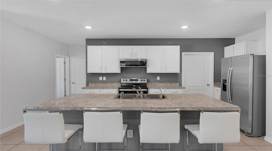 DAVENPORT, Florida 33837, 5 Bedrooms Bedrooms, ,3 BathroomsBathrooms,Residential,For Sale,BERRY,0,MFRO6324540