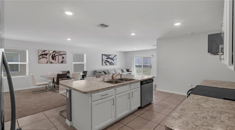 DAVENPORT, Florida 33837, 5 Bedrooms Bedrooms, ,3 BathroomsBathrooms,Residential,For Sale,BERRY,0,MFRO6324540