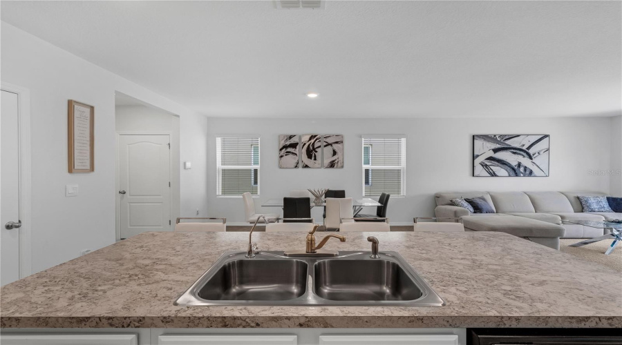 DAVENPORT, Florida 33837, 5 Bedrooms Bedrooms, ,3 BathroomsBathrooms,Residential,For Sale,BERRY,0,MFRO6324540