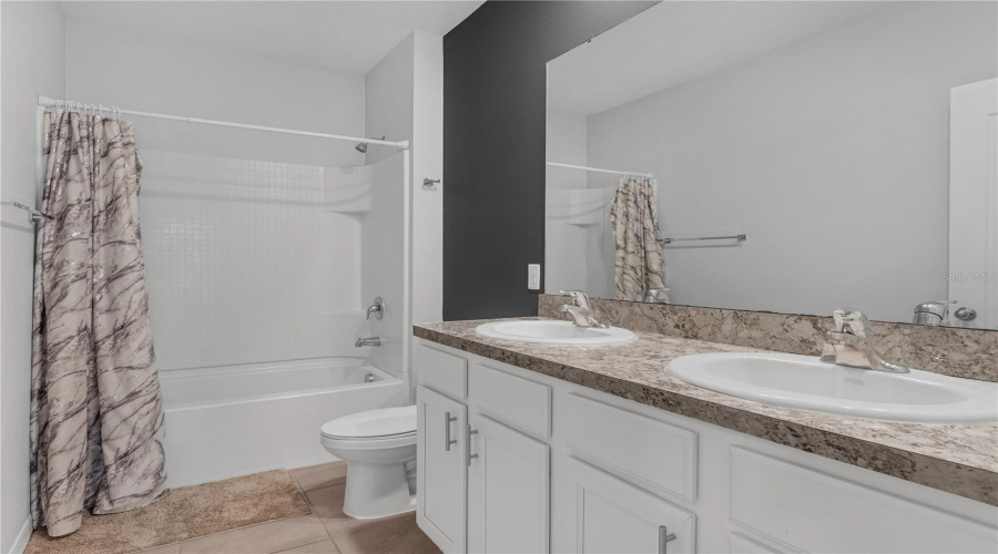 DAVENPORT, Florida 33837, 5 Bedrooms Bedrooms, ,3 BathroomsBathrooms,Residential,For Sale,BERRY,0,MFRO6324540