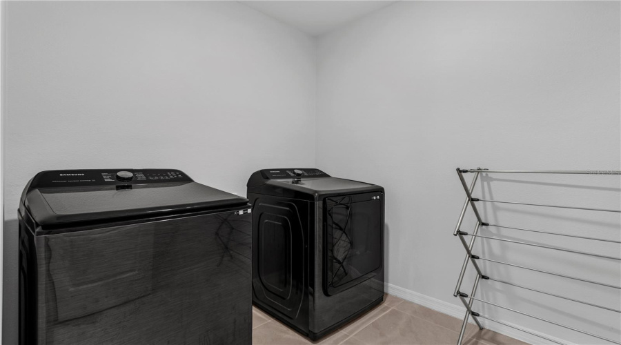 DAVENPORT, Florida 33837, 5 Bedrooms Bedrooms, ,3 BathroomsBathrooms,Residential,For Sale,BERRY,0,MFRO6324540