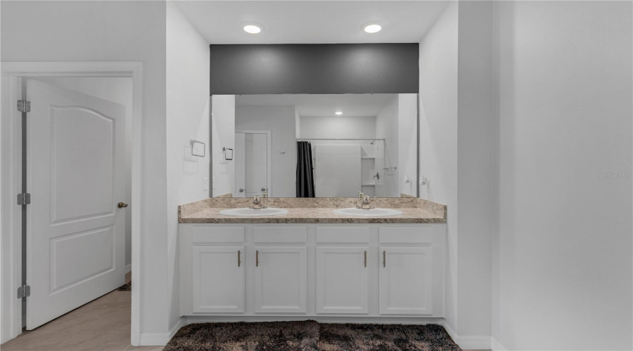 DAVENPORT, Florida 33837, 5 Bedrooms Bedrooms, ,3 BathroomsBathrooms,Residential,For Sale,BERRY,0,MFRO6324540