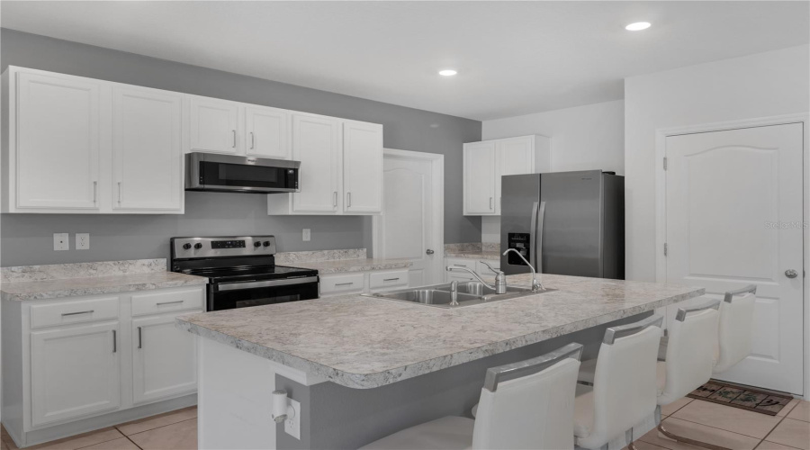 DAVENPORT, Florida 33837, 5 Bedrooms Bedrooms, ,3 BathroomsBathrooms,Residential,For Sale,BERRY,0,MFRO6324540