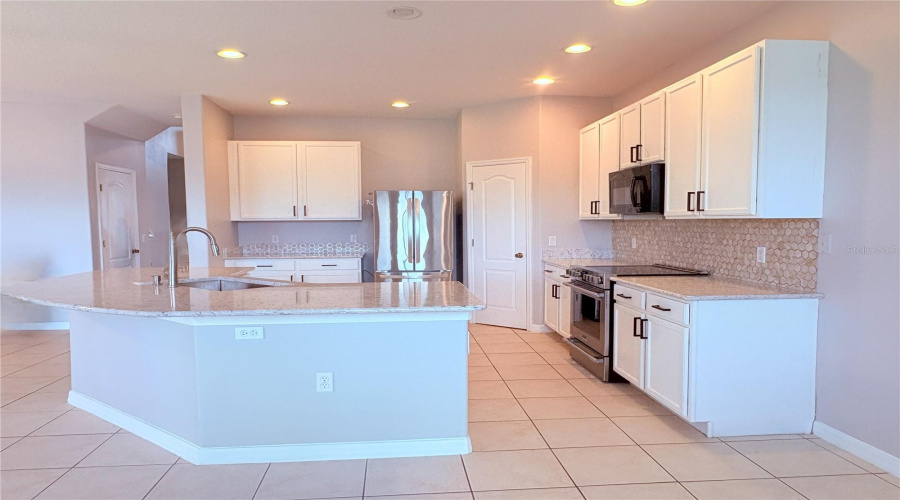 KISSIMMEE, Florida 34746, 5 Bedrooms Bedrooms, ,3 BathroomsBathrooms,Residential,For Sale,THE OAKS,0,MFRS5126074
