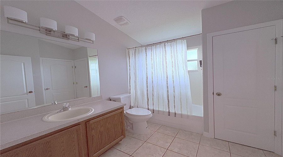 KISSIMMEE, Florida 34746, 5 Bedrooms Bedrooms, ,3 BathroomsBathrooms,Residential,For Sale,THE OAKS,0,MFRS5126074