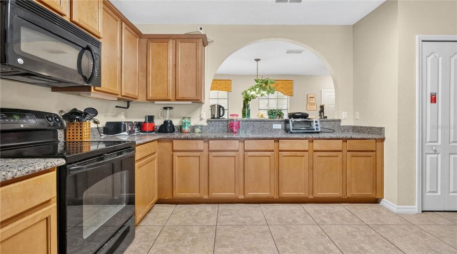 DAVENPORT, Florida 33896, 6 Bedrooms Bedrooms, ,5 BathroomsBathrooms,Residential,For Sale,CYPRESS POINTE,0,MFRTB8406697