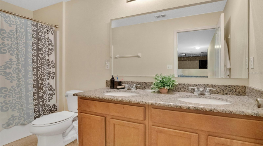 DAVENPORT, Florida 33896, 6 Bedrooms Bedrooms, ,5 BathroomsBathrooms,Residential,For Sale,CYPRESS POINTE,0,MFRTB8406697
