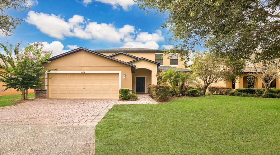 DAVENPORT, Florida 33896, 6 Bedrooms Bedrooms, ,5 BathroomsBathrooms,Residential,For Sale,CYPRESS POINTE,0,MFRTB8406697