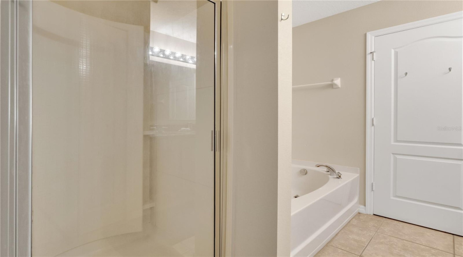 DAVENPORT, Florida 33896, 6 Bedrooms Bedrooms, ,5 BathroomsBathrooms,Residential,For Sale,CYPRESS POINTE,0,MFRTB8406697