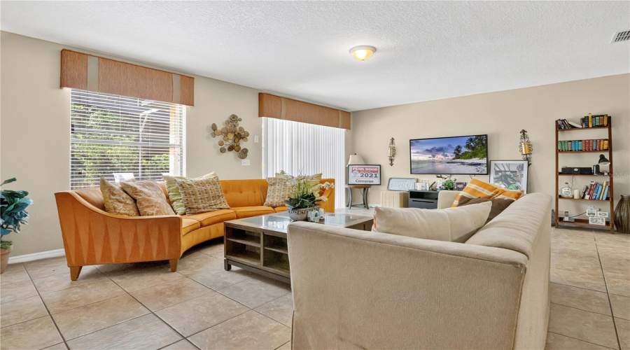 DAVENPORT, Florida 33896, 6 Bedrooms Bedrooms, ,5 BathroomsBathrooms,Residential,For Sale,CYPRESS POINTE,0,MFRTB8406697