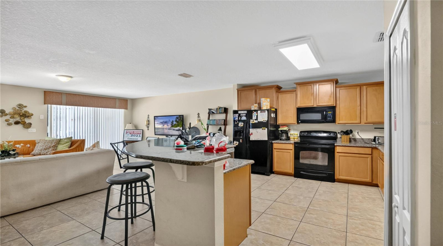 DAVENPORT, Florida 33896, 6 Bedrooms Bedrooms, ,5 BathroomsBathrooms,Residential,For Sale,CYPRESS POINTE,0,MFRTB8406697