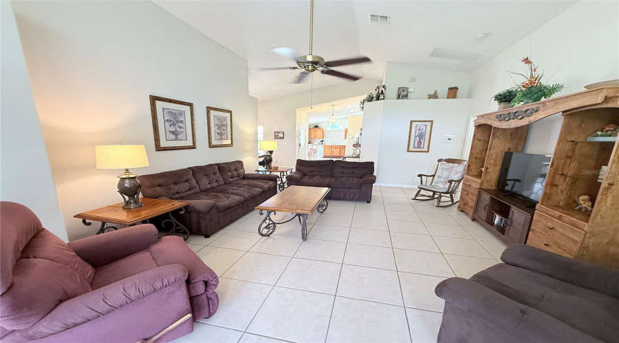 KISSIMMEE, Florida 34747, 4 Bedrooms Bedrooms, ,3 BathroomsBathrooms,Residential,For Sale,ONEIDA,0,MFRO6196696