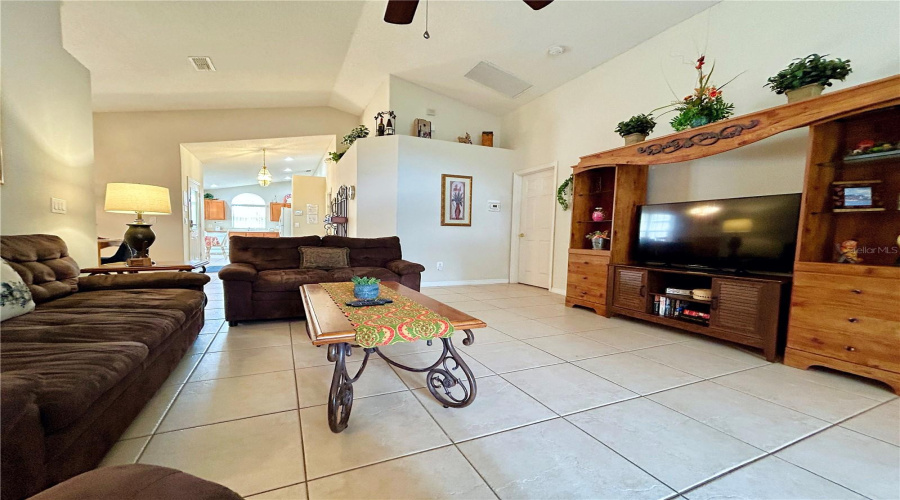 KISSIMMEE, Florida 34747, 4 Bedrooms Bedrooms, ,3 BathroomsBathrooms,Residential,For Sale,ONEIDA,0,MFRO6196696