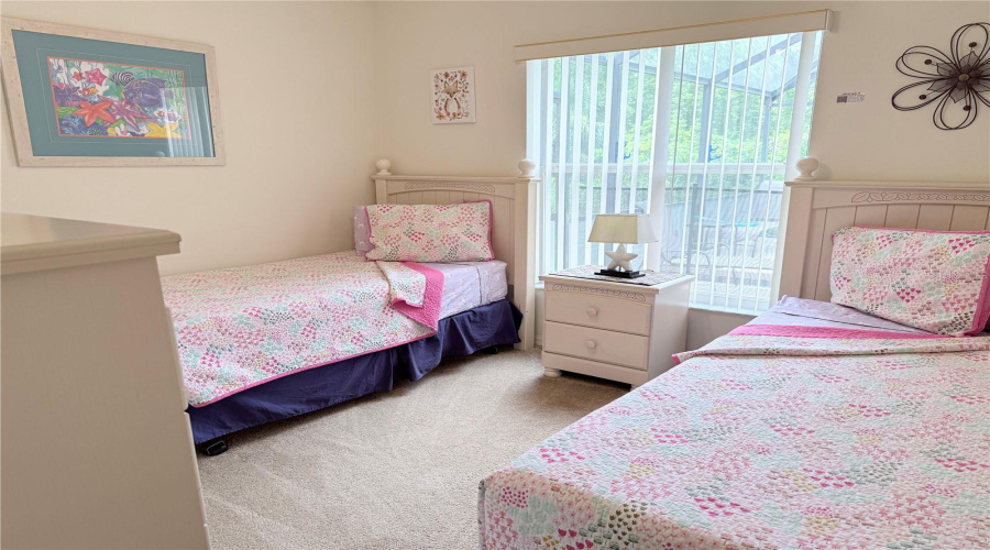 Pink Bedroom with 2 single beds.