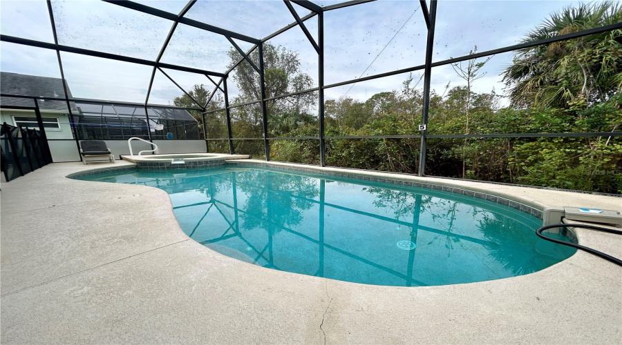 Refreshing Pool and hot tub