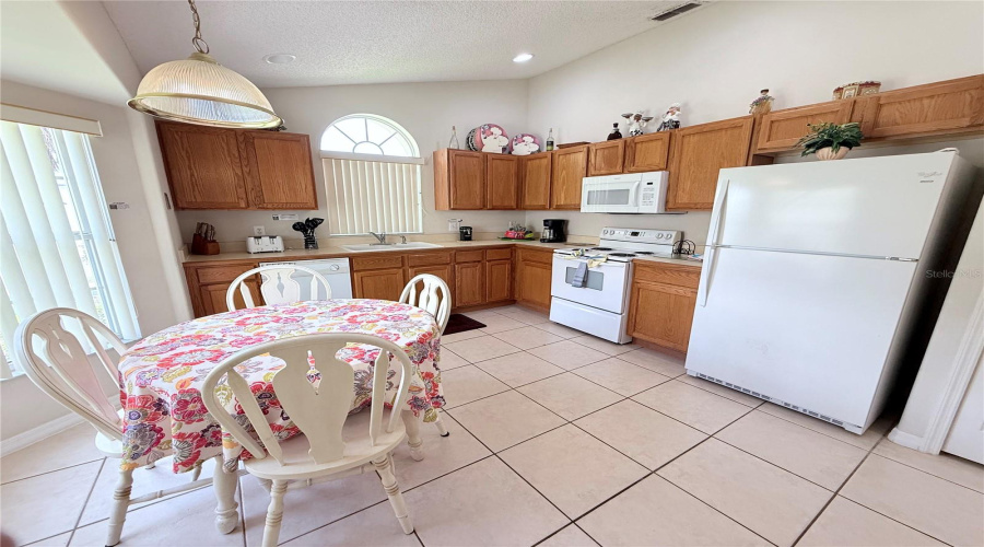KISSIMMEE, Florida 34747, 4 Bedrooms Bedrooms, ,3 BathroomsBathrooms,Residential,For Sale,ONEIDA,0,MFRO6196696