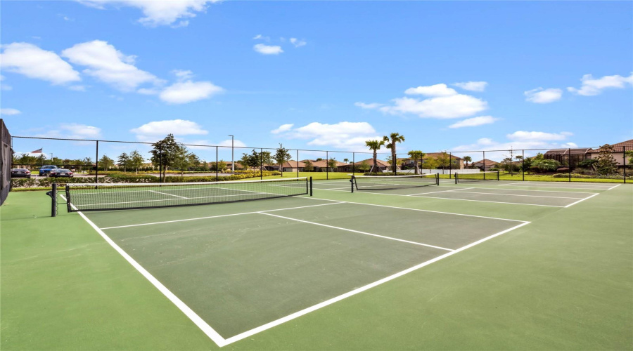 DAVENPORT, Florida 33896, 4 Bedrooms Bedrooms, ,3 BathroomsBathrooms,Residential,For Sale,STINGER,0,MFRO6326505