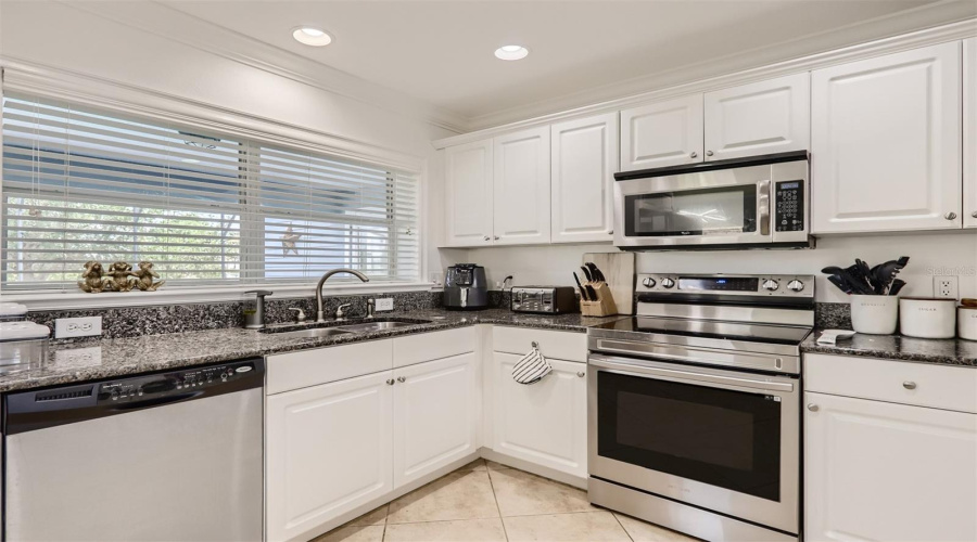 DAVENPORT, Florida 33837, 4 Bedrooms Bedrooms, ,3 BathroomsBathrooms,Residential,For Sale,VICTORIA,0,MFRO6265822