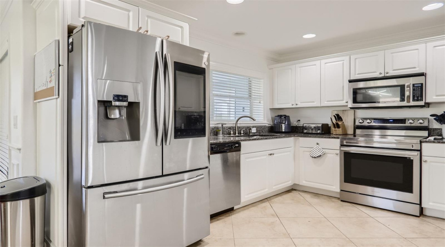 DAVENPORT, Florida 33837, 4 Bedrooms Bedrooms, ,3 BathroomsBathrooms,Residential,For Sale,VICTORIA,0,MFRO6265822