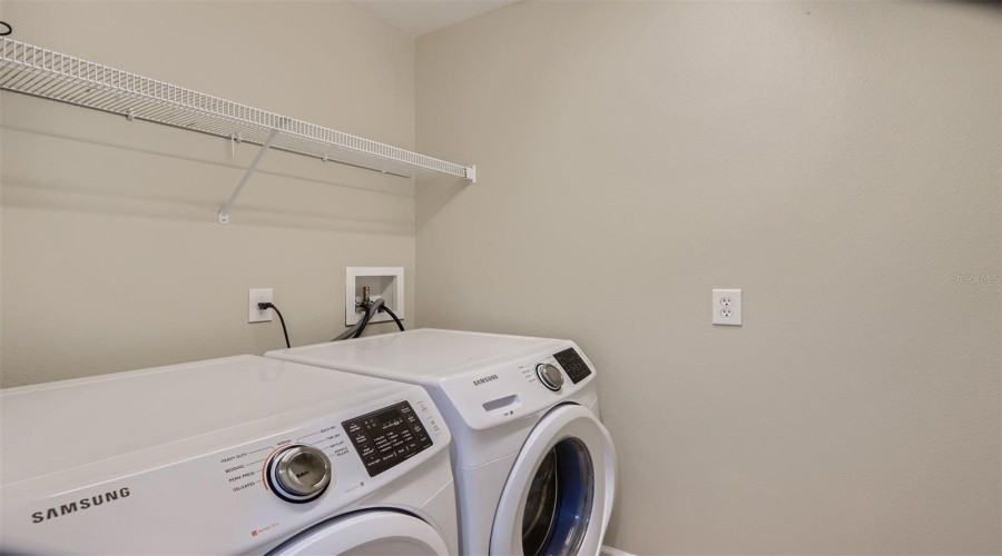 DAVENPORT, Florida 33837, 4 Bedrooms Bedrooms, ,3 BathroomsBathrooms,Residential,For Sale,VICTORIA,0,MFRO6265822