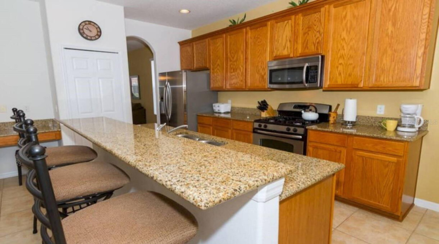 DAVENPORT, Florida 33837, 5 Bedrooms Bedrooms, ,3 BathroomsBathrooms,Residential,For Sale,VIOLA,0,MFRS5105877