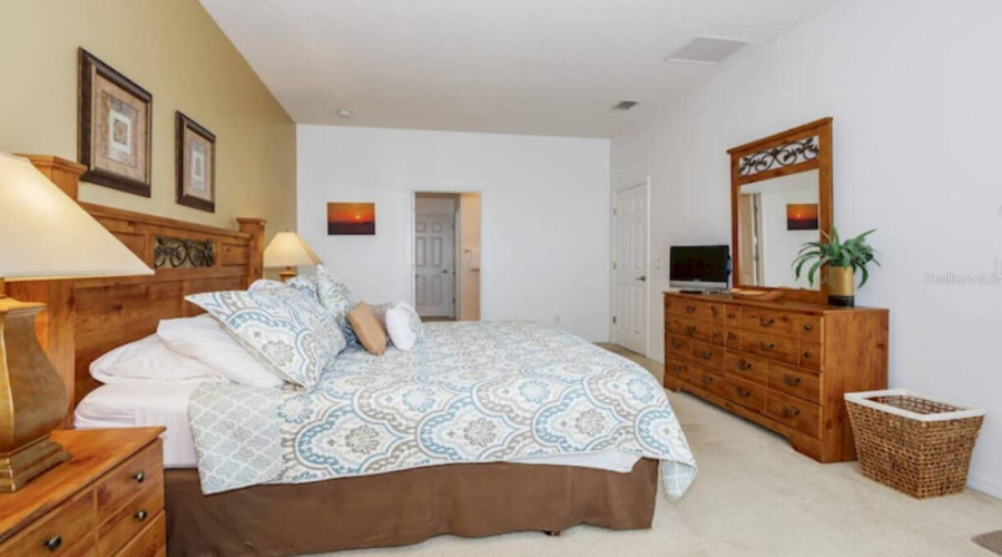 DAVENPORT, Florida 33837, 5 Bedrooms Bedrooms, ,3 BathroomsBathrooms,Residential,For Sale,VIOLA,0,MFRS5105877