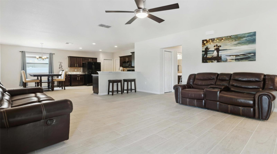 DAVENPORT, Florida 33837, 3 Bedrooms Bedrooms, ,2 BathroomsBathrooms,Residential,For Sale,HIGHLAND MEADOWS,0,MFRO6296950