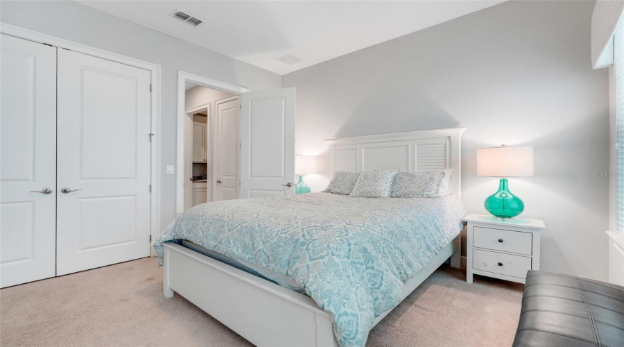 guest bedroom(first floor)