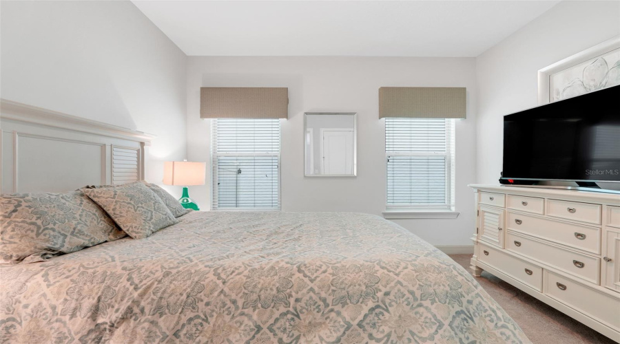 guest bedroom (first floor)