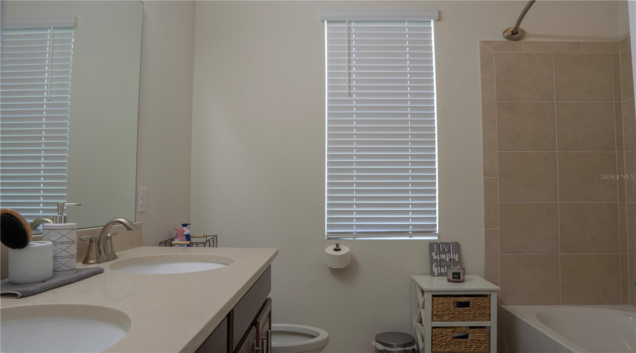 KISSIMMEE, Florida 34746, 4 Bedrooms Bedrooms, ,2 BathroomsBathrooms,Residential,For Sale,CREEKMORE,0,MFRS5130764