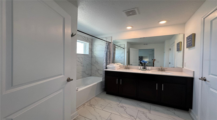 KISSIMMEE, Florida 34746, 4 Bedrooms Bedrooms, ,3 BathroomsBathrooms,Residential,For Sale,PARAGRAPH,0,MFRO6326930