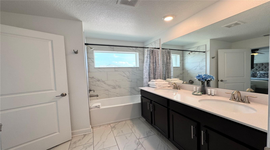 KISSIMMEE, Florida 34746, 4 Bedrooms Bedrooms, ,3 BathroomsBathrooms,Residential,For Sale,PARAGRAPH,0,MFRO6326930