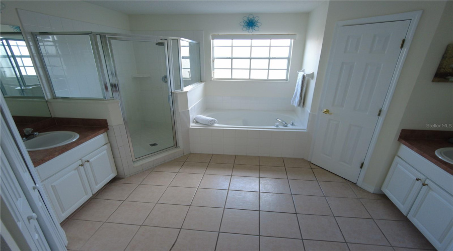 KISSIMMEE, Florida 34746, 5 Bedrooms Bedrooms, ,3 BathroomsBathrooms,Residential,For Sale,CUMBRIAN LAKES,0,MFRS5130830
