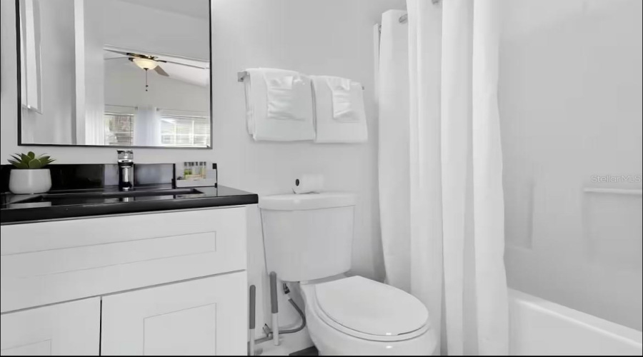 DAVENPORT, Florida 33897, 4 Bedrooms Bedrooms, ,3 BathroomsBathrooms,Residential,For Sale,LOCKBREEZE,0,MFRO6303969