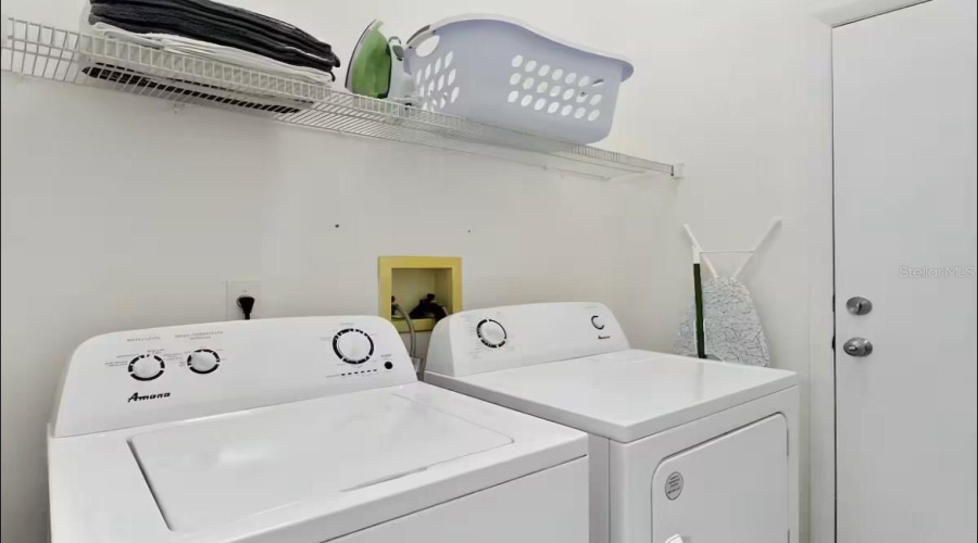 DAVENPORT, Florida 33897, 4 Bedrooms Bedrooms, ,3 BathroomsBathrooms,Residential,For Sale,LOCKBREEZE,0,MFRO6303969