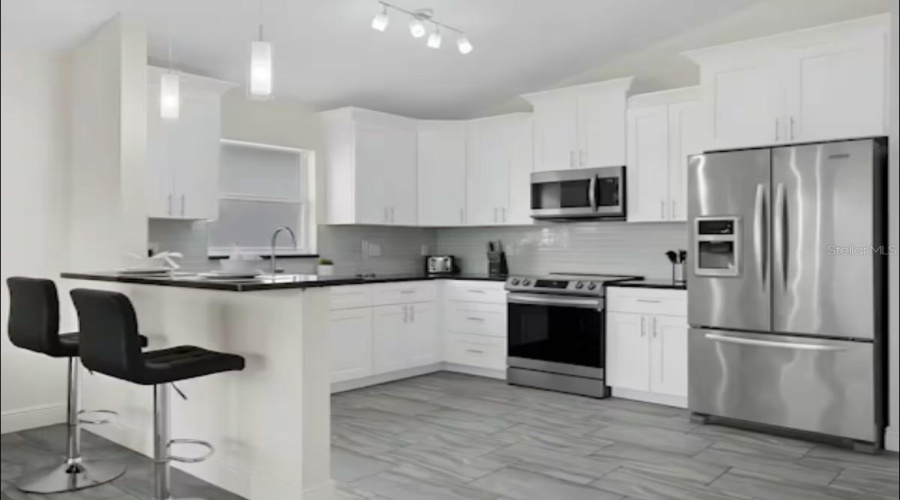 DAVENPORT, Florida 33897, 4 Bedrooms Bedrooms, ,3 BathroomsBathrooms,Residential,For Sale,LOCKBREEZE,0,MFRO6303969